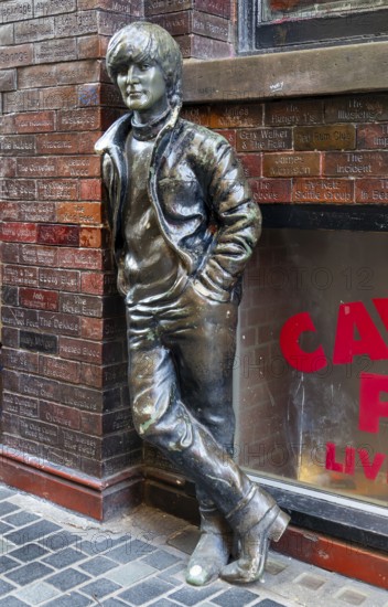 Statue sculpture of John Lennon of the Beatles, Mathew Street, Liverpool, Merseyside, England, UK
