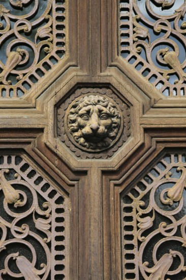 Dotternhausen Castle, Cotta's Castle, Dotternhausen Castle, historical building, aristocratic residence, architecture, detail, ornate wooden door, entrance front door, lion's head, Dotternhausen, Zollernalbkreis, Baden-Württemberg, Germany