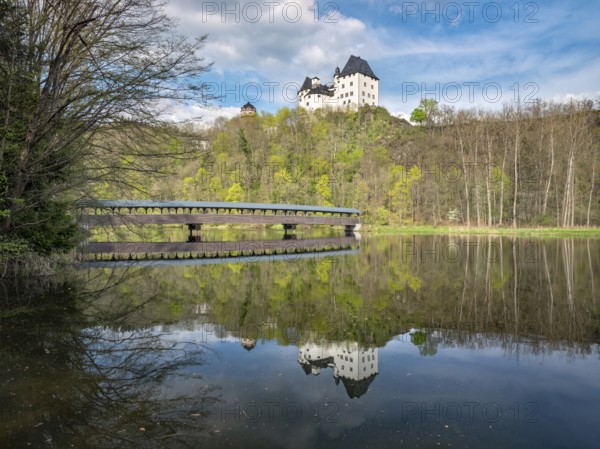 Burgk Castle and the covered wooden footbridge are reflected in the river Saale in spring, Burgk, Thuringia, Germany