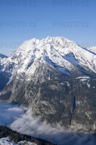 View of sea of clouds and snow-covered mountains, mountain panorama with Watzmann, from the Jenner, Berchtesgaden National Park, Berchtesgaden Alps, Schönau am Königssee, Berchtesgadener Land, Bavaria, Germany