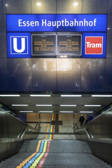 Nationwide warning strike by the trade union Verdi, in the public sector, as here in Essen, at the Ruhrbahn, all buses and trains remain in the depot, the platforms in the underground area of the main railway station remain closed, Germany