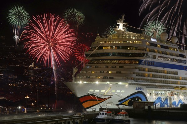 Fireworks on Madeira, New Year's Eve, Funchal, cruise ship Aida Blu, Funchal, Madeira, Portugal