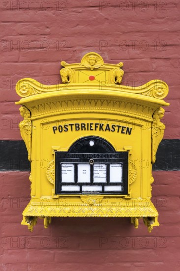 Old letterbox, post, mail, communication, analogue, letter, correspondence, Rheda, Rheda-Wiedenbrück, North Rhine-Westphalia, Germany