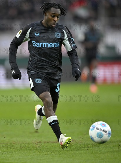 Jeremie Frimpong Bayer 04 Leverkusen (30) Action on the ball WWK Arena, Augsburg, Bavaria, Germany