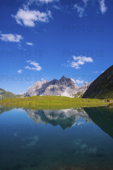 Eissee, Oytal, behind it Großer Wilder, 2379m, Hochvogel- and Rosszahngruppe, Allgäu Alps, Allgäu, Bavaria, Germany