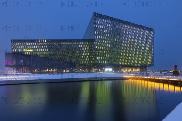 Harpa concert hall, Tónlistar- og ráðstefnuhúsið í Reykjavík, reflection, blue hour, winter, Reykavik, Iceland, Scandinavia