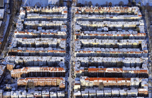 Europe, Germany, Schleswig-Holstein, Lübeck, aerial view, city view, residential area, house, houses, city center, block, block, block of houses, roof, roofs, Hanseatic city, art nouveau, snow, winter, cold ice, heat insulation