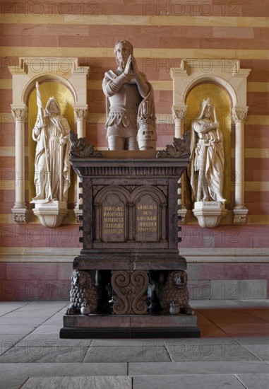 Porch of Speyer Cathedral with the figures of the emperors and kings buried in the cathedral, Imperial Cathedral, Speyer, Rhineland-Palatinate, Germany