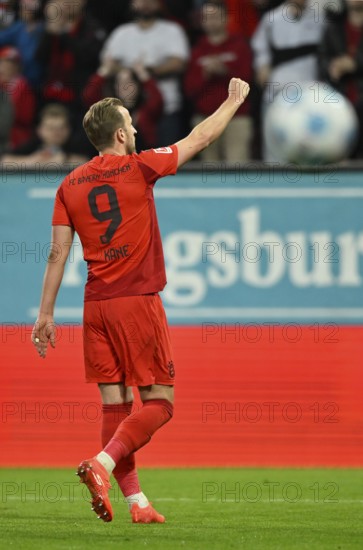 Goal celebration Harry Kane FC Bayern Munich FCB (09) WWK Arena, Augsburg, Bavaria, Germany