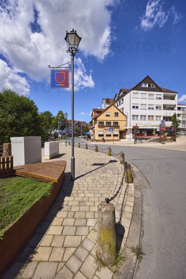 Lantern, general development, town coat of arms, blue sky with cumulus clouds, intersection of Hauptstraße and Werner-von-Siemens-Straße, Erbach, Odenwald, Odenwaldkreis, Hesse, Germany