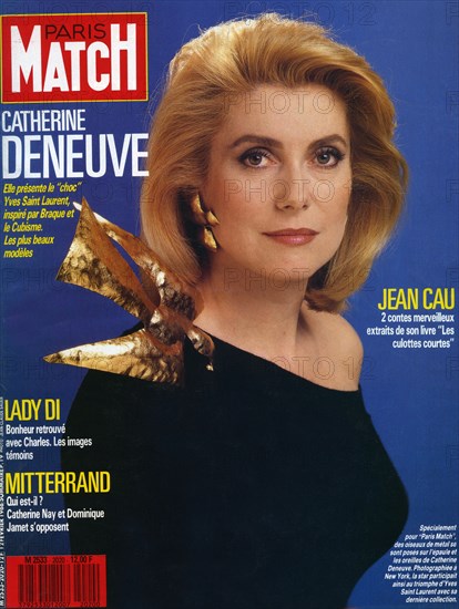 Couverture de Paris Match du 12 février 1988, Catherine Deneuve portant une robe YSL inspirée d'une oeuvre de Braque