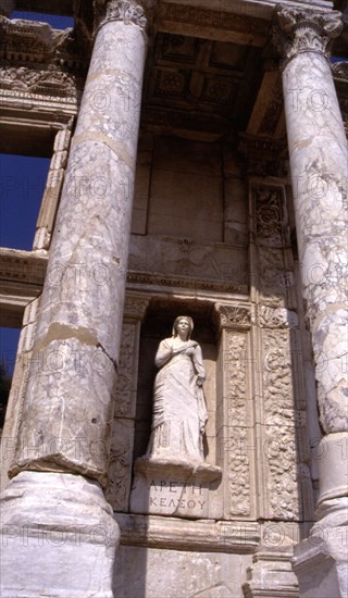 Bibliothèque de Celsus (détail d'une sculpture)