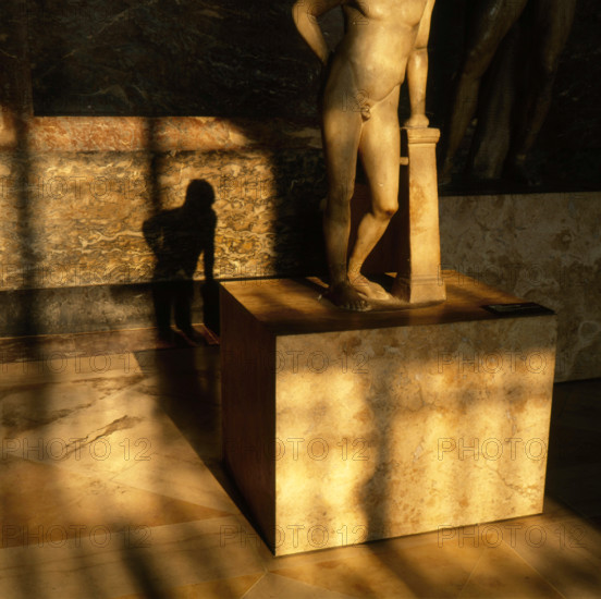 Statue d'éphèbe du type de "Narcisse"