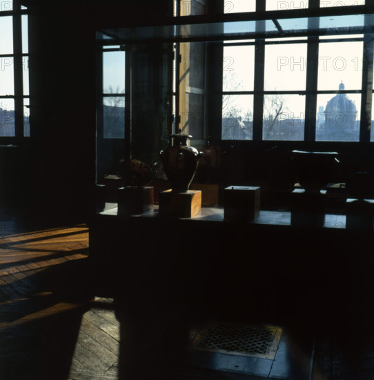 Vitrine de la Galerie Campana au Musée du Louvre