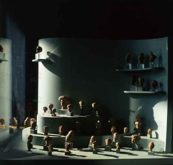 Vitrine de la Galerie Campana au Musée du Louvre