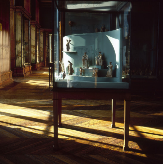 Vitrine de la Galerie Campana au Musée du Louvre