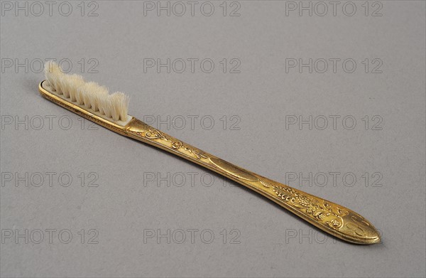 Biennais, Brosse à dents de la reine Hortense