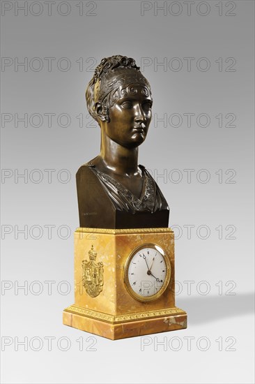 Horloge surmontée d'un buste de la princesse Elisa Bonaparte