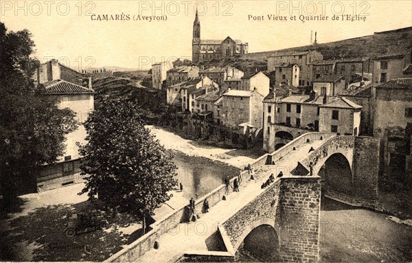 Pont Vieux et quartier de l'église à Camares