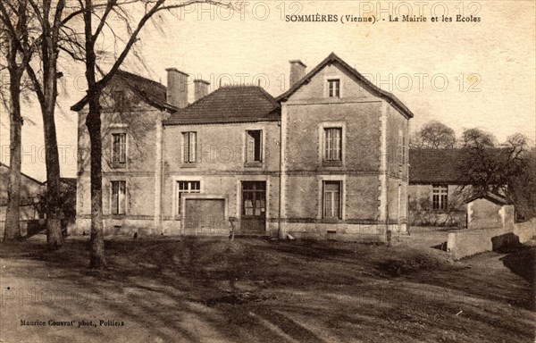 Town hall
Sommières-du-Clain