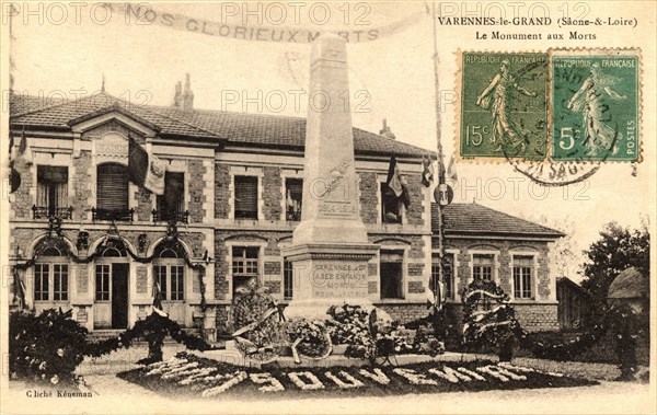 War memorial and town hall
Varenne-Le-Grand