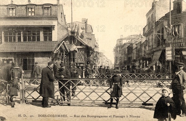 Bois-Colombes,
Passage à niveau