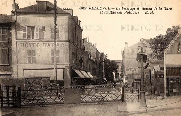 Meudon,
Level crossing