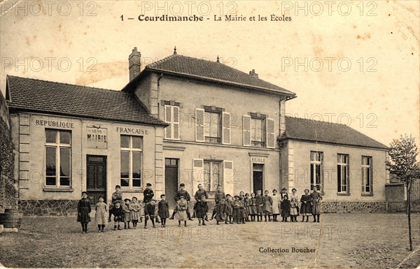 Courdimanche,
Town hall and school