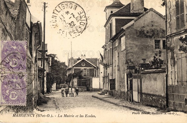 Margency,
Mairie et école