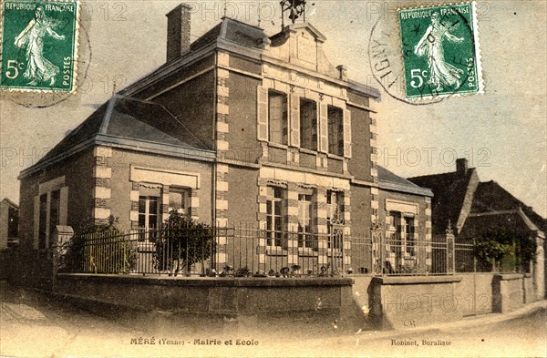 Mère,
Town hall and school