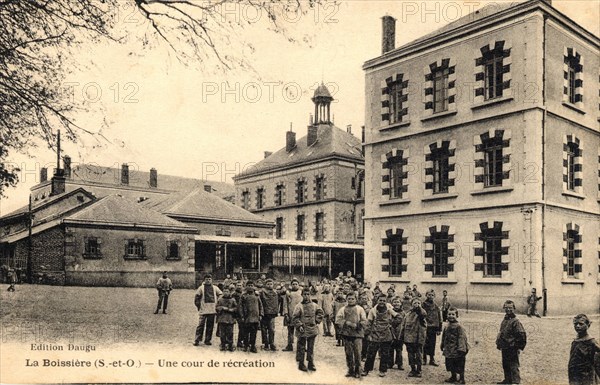 La récréation dans une école de La Boissière