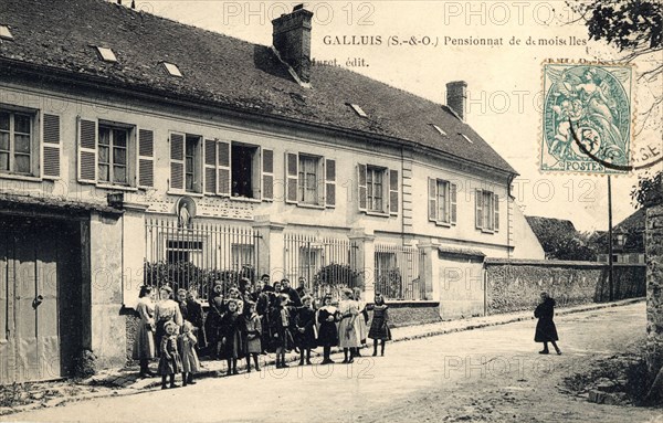 GALLUIS,
Boarding school