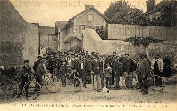 FERTE-SOUS-JOUARRE,
Workers leaving a factory