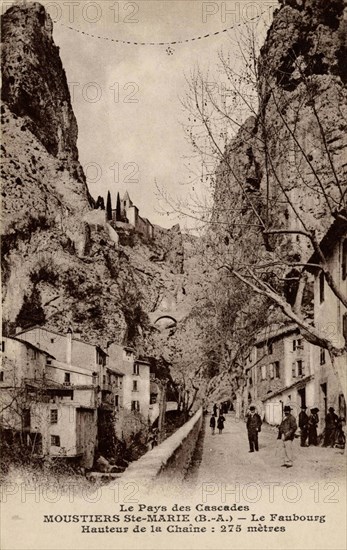 MOUSTIERS-SAINTE-MARIE