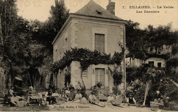 VILLAINES-LES-ROCHERS