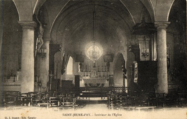 SAINT-JEURE-D'AY. Intérieur de l'église.
Département : Ardèche (07). Région : Auvergne-Rhône-Alpes (anciennement Rhônes-Alpes)