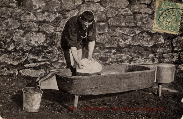 La fabrication du fromage de Laguiole