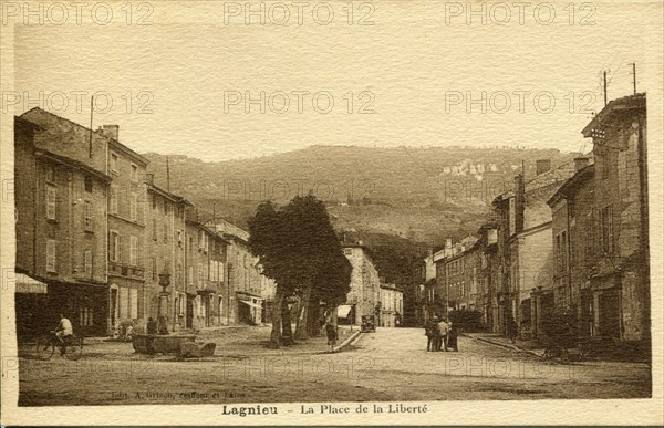 Lagnieu, la Place de la Liberté