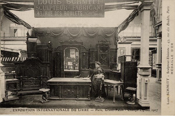 Paris, Stand d'un sculpteur-ébéniste à l'Exposition internationale du Livre au Grand Palais