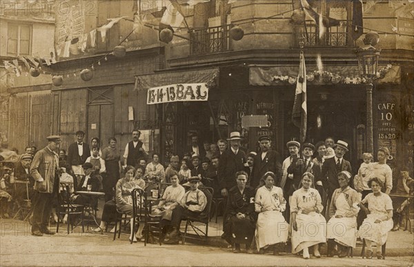 Paris, Café à l'angle du Boulevard de Ménilmontant et de la Rue des Bluets