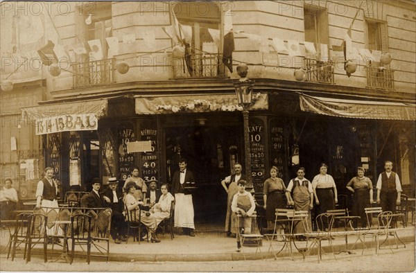 Paris, Café à l'angle du Boulevard de Ménilmontant et de la Rue des Bluets