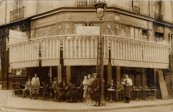 Paris, Café à l'angle de la Rue Amelot et Rue Saint-Sébastien