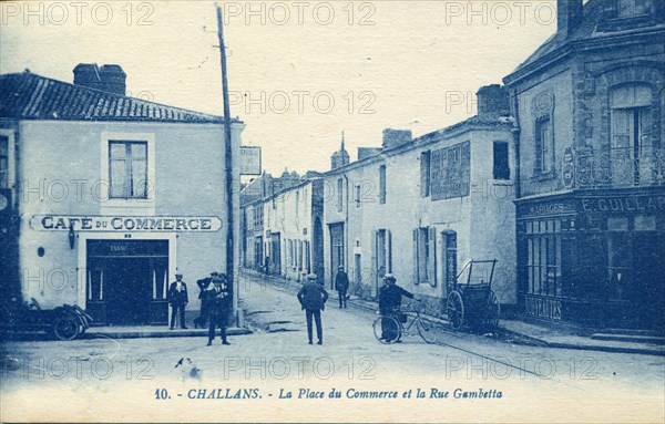 Challans, la Place du Commerce et la Rue Gambetta