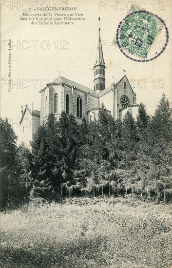 Saint-Léger-Vauban, Monastère de la Pierre qui Vire