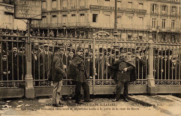 Strike of the railway workers at the Paris Gare Saint-Lazare in 1910.