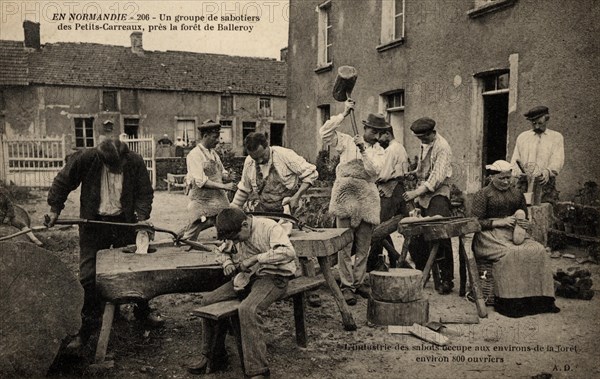 Un groupe de sabotiers des Petits-Carreaux, en Normandie