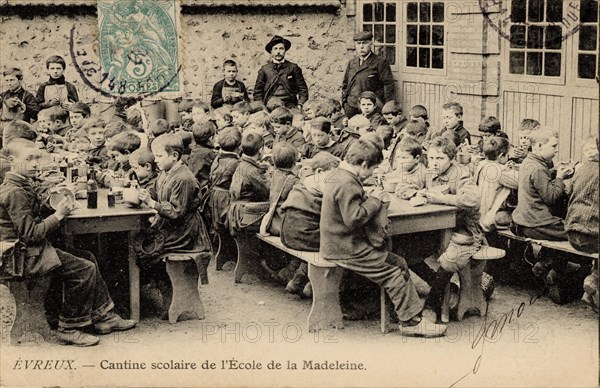 Elèves de l'école de la Madeleine à Evreux