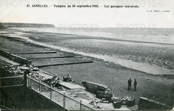 Front de mer d'Asnelles, abîmé par la tempête du 30 septembre 1905