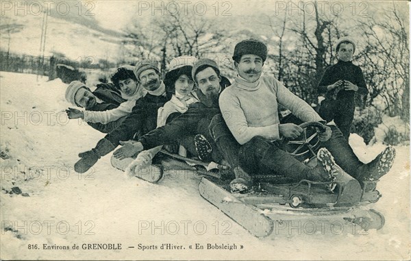 Sportifs sur un bobsleigh