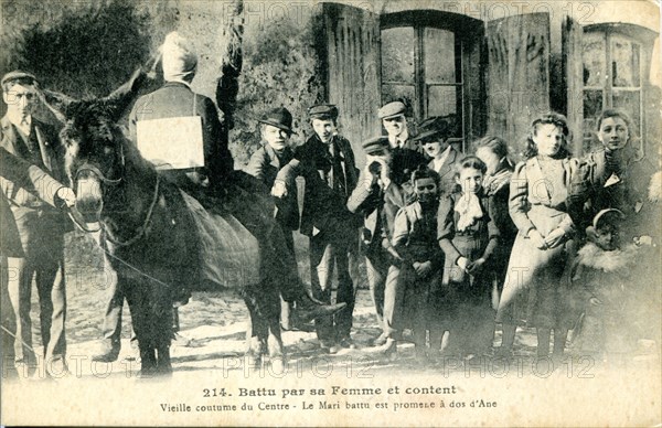 Vieille coutume du centre de la France : le mari battu est promené à dos d'âne